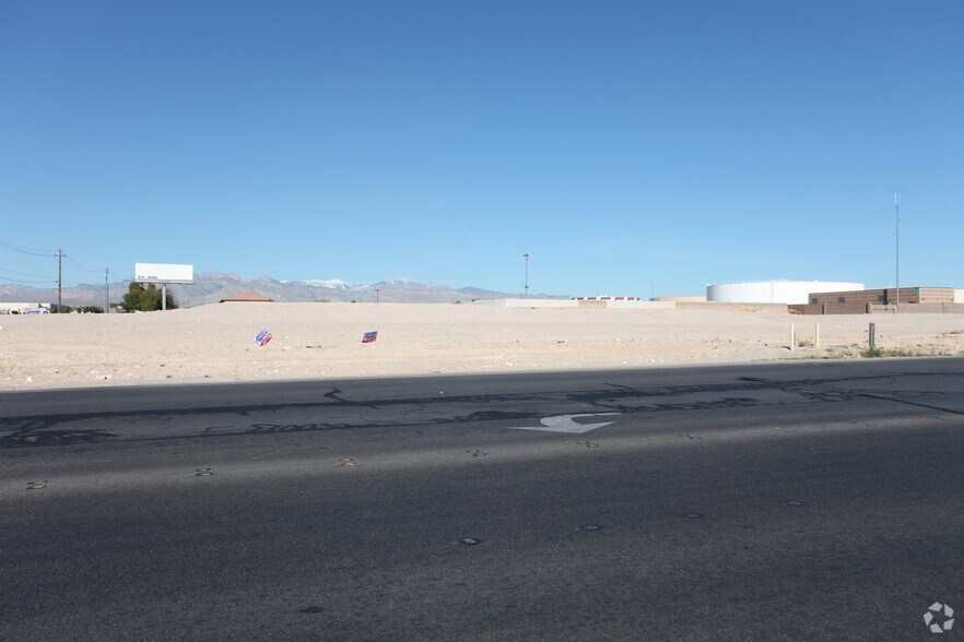 2180 W Cheyenne Ave, North Las Vegas, NV à vendre - Aérien - Image 2 de 11