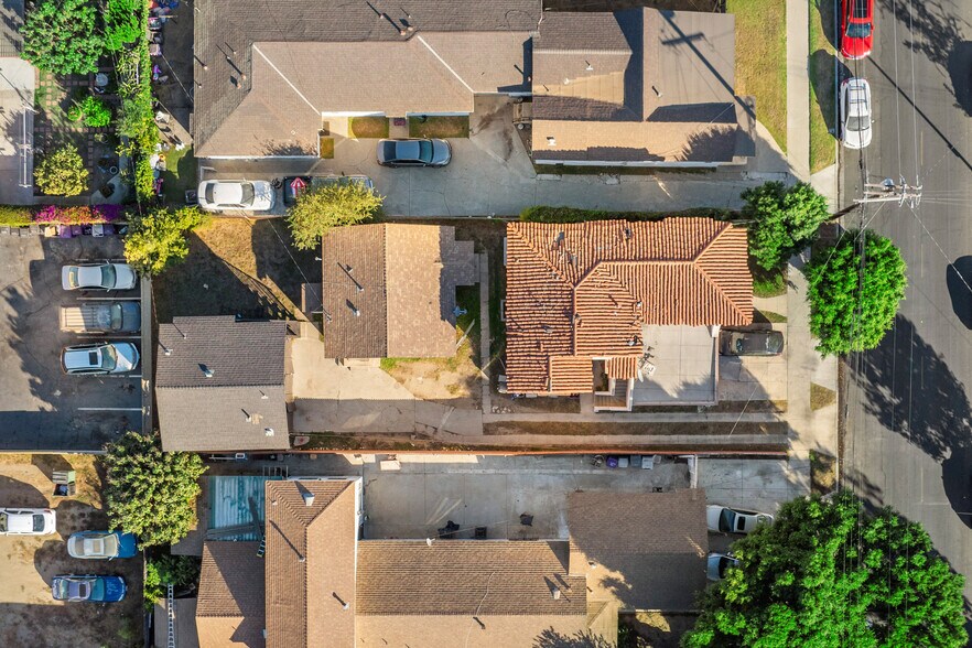 817 E New York St, Long Beach, CA à vendre - Photo du bâtiment - Image 3 de 46