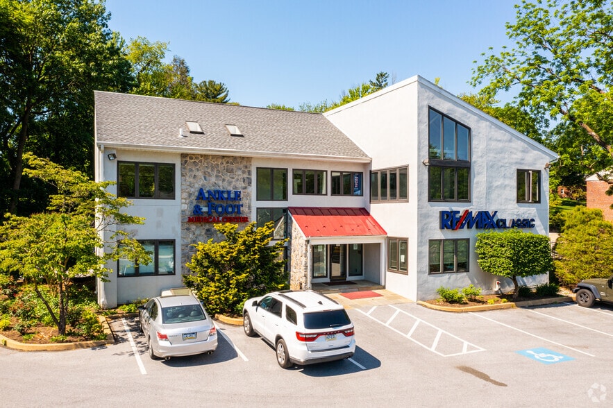 528 E Lancaster Ave, Wayne, PA for lease - Building Photo - Image 1 of 9