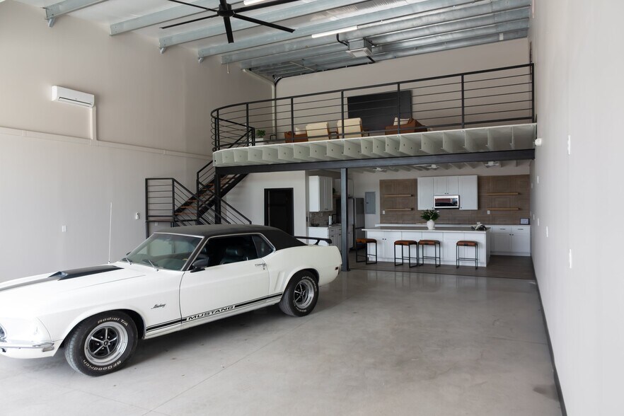 140 Cain Dr, Haysville, KS à vendre - Photo du bâtiment - Image 2 de 8