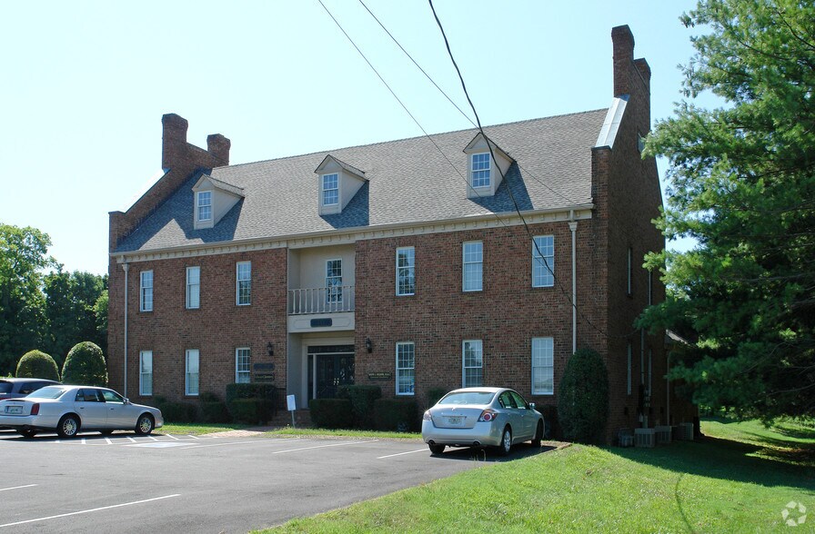 311 E Main St, Hendersonville, TN à louer - Photo du bâtiment - Image 2 de 2