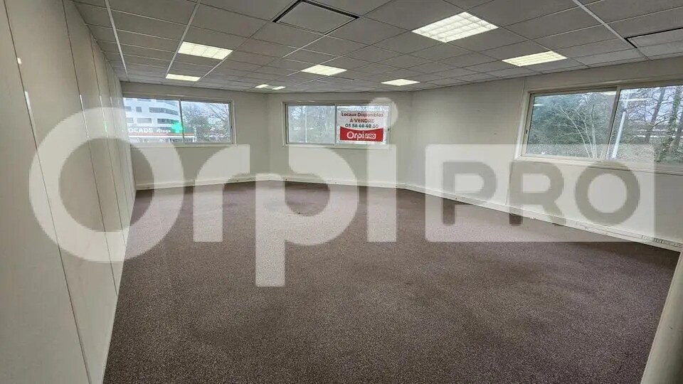 Office in Pessac for lease Interior Photo- Image 1 of 6