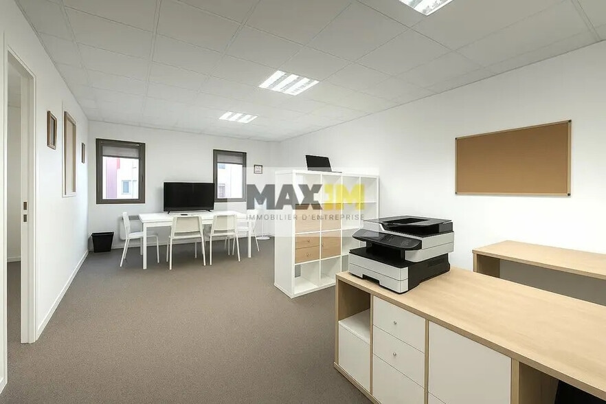 14 K Rue Pierre De Coubertin, Dijon for lease - Interior Photo - Image 2 of 4