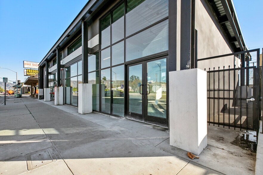 4410 W Victory Blvd, Burbank, CA à louer - Photo du bâtiment - Image 3 de 7