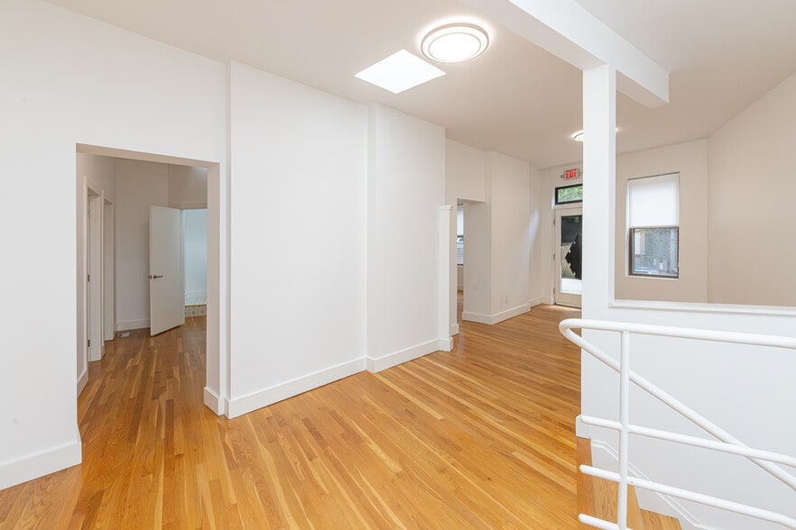 2142-2144 Gilbert Ave, Cincinnati, OH à louer - Photo du bâtiment - Image 3 de 10