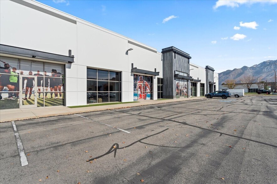 12218 W Lone Peak Pky, Draper, UT à louer - Photo du bâtiment - Image 2 de 8