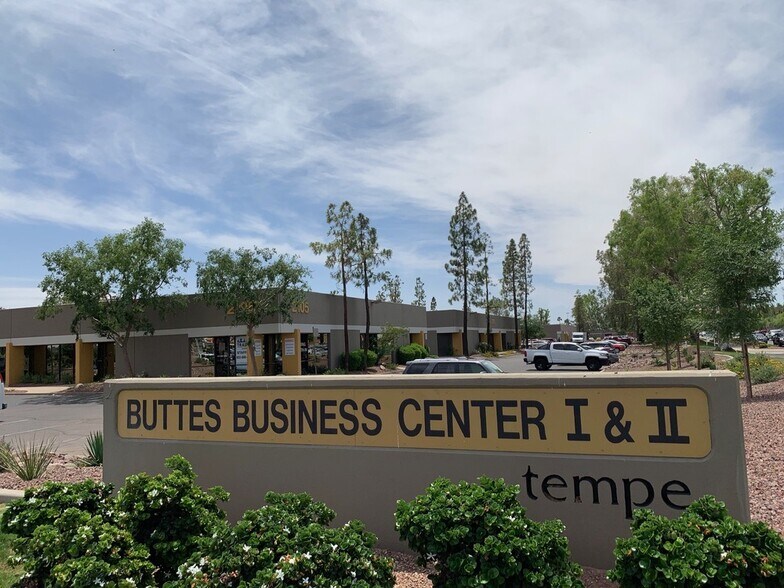 2105 S 48th St, Tempe, AZ à louer - Photo du bâtiment - Image 2 de 4