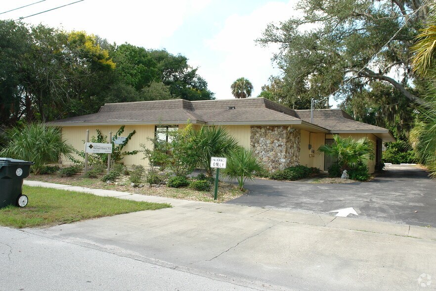 236 N Frederick Ave, Daytona Beach, FL à vendre - Photo du bâtiment - Image 2 de 4