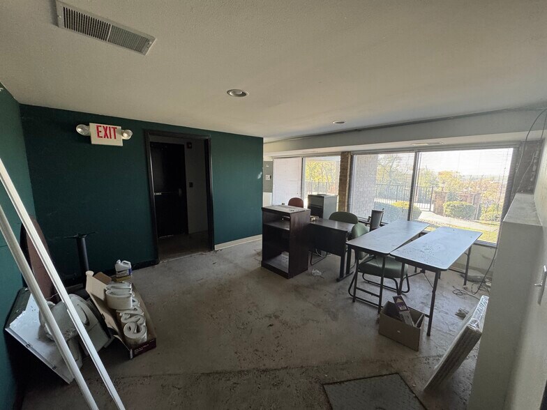 1803 Ramada Blvd, Collinsville, IL à louer - Photo intérieure - Image 3 de 5