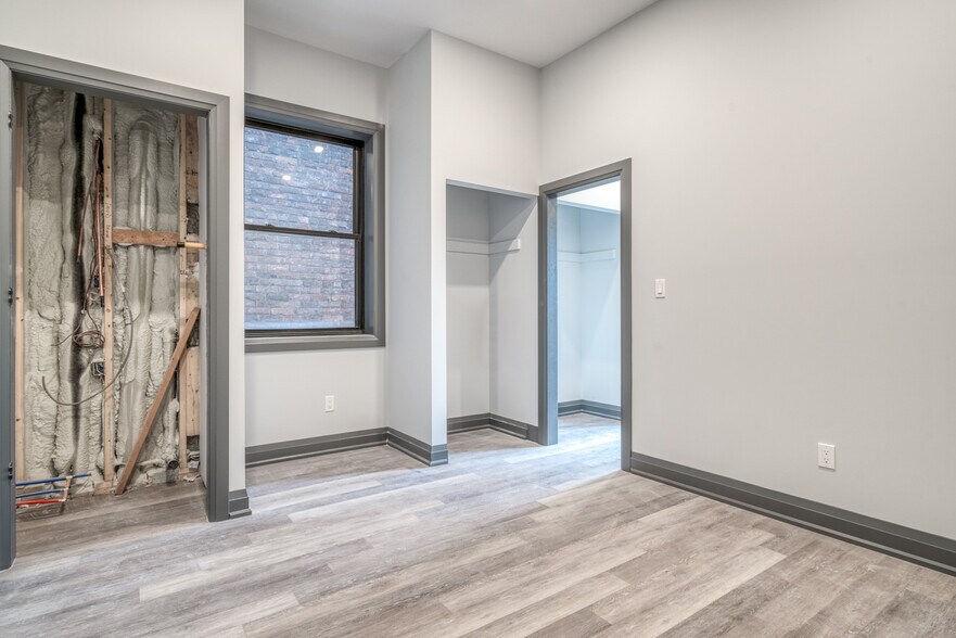 52 Barton St E, Hamilton, ON à vendre - Photo du bâtiment - Image 3 de 3