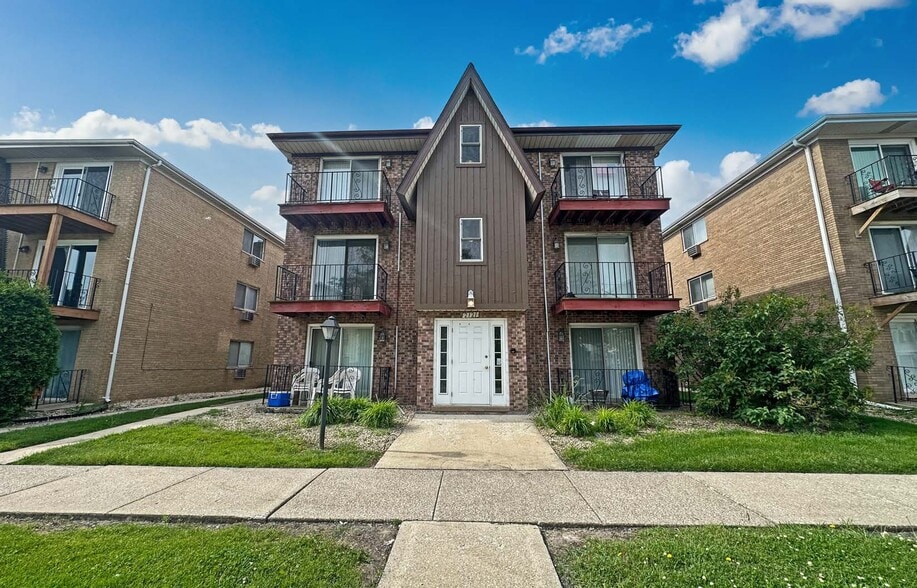 2121 176th Pl, Lansing, IL for sale - Building Photo - Image 1 of 13