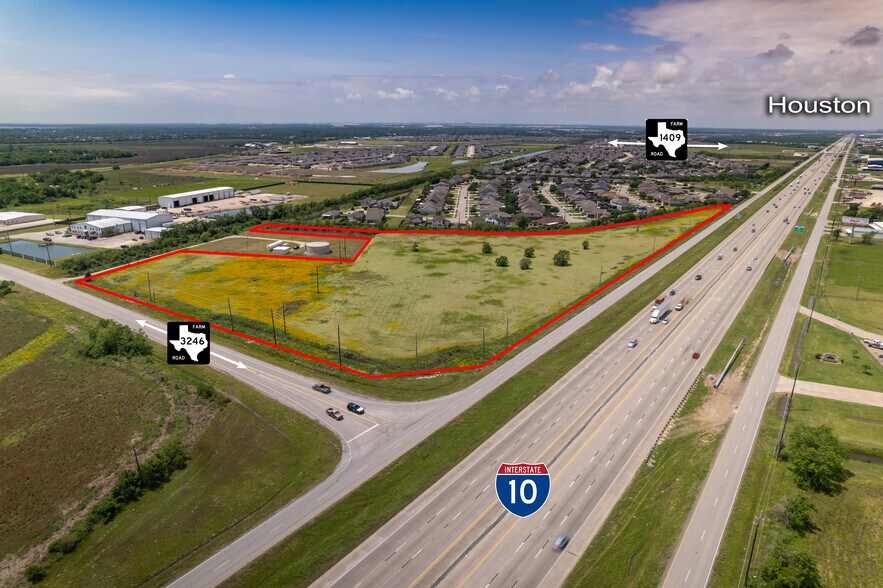 SWC I-10 & FM 3246, Baytown, TX à vendre - Aérien - Image 1 de 3