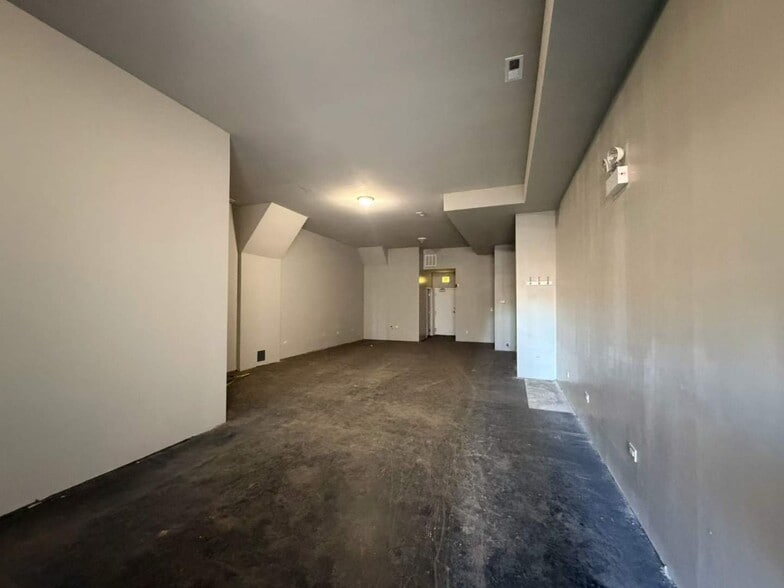 2627 S Halsted St, Chicago, IL for lease - Interior Photo - Image 2 of 8
