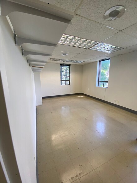 45 Kensico Dr, Mount Kisco, NY à louer - Photo du bâtiment - Image 3 de 5