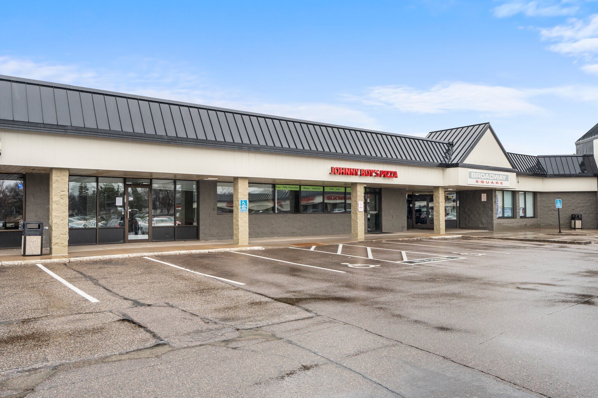 8401-8471 W Broadway Ave, Brooklyn Park, MN à louer Photo principale- Image 1 de 8