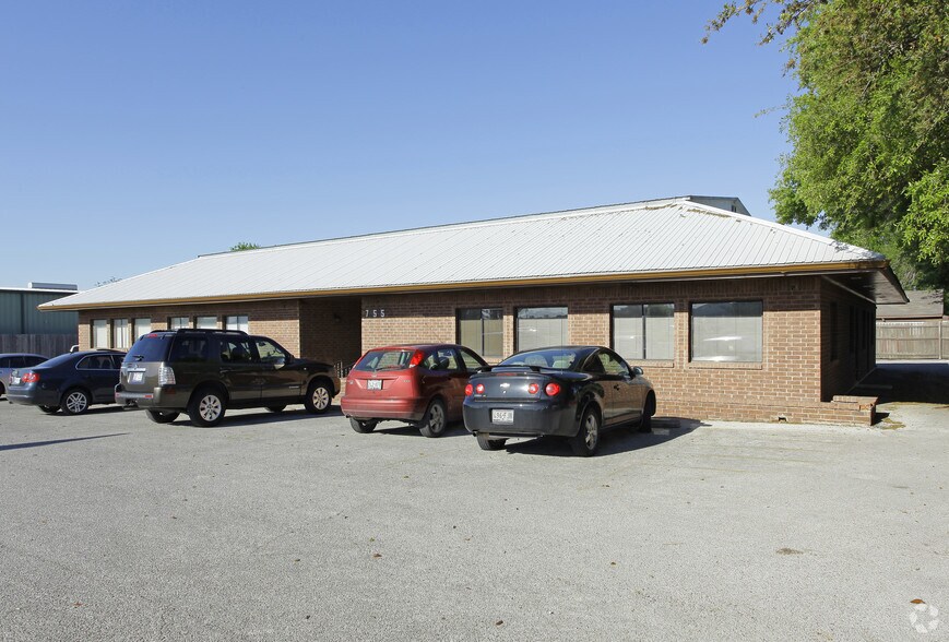 755 Loop 337, New Braunfels, TX à louer - Photo du bâtiment - Image 2 de 2