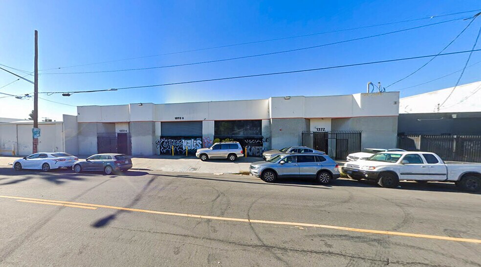 1372 E 15th St, Los Angeles, CA à vendre - Photo du bâtiment - Image 2 de 2