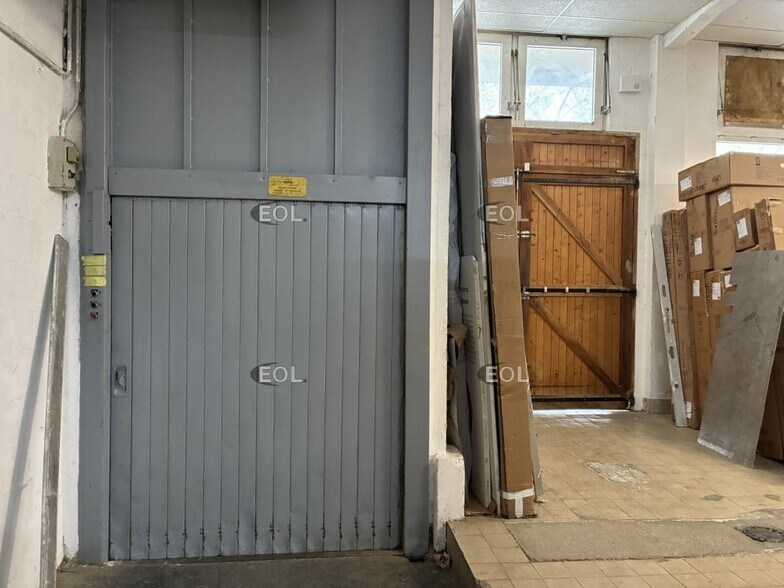 Industrial in Alfortville for lease - Interior Photo - Image 2 of 6
