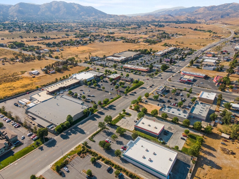 811 Tucker Rd, Tehachapi, CA for lease - Building Photo - Image 3 of 7