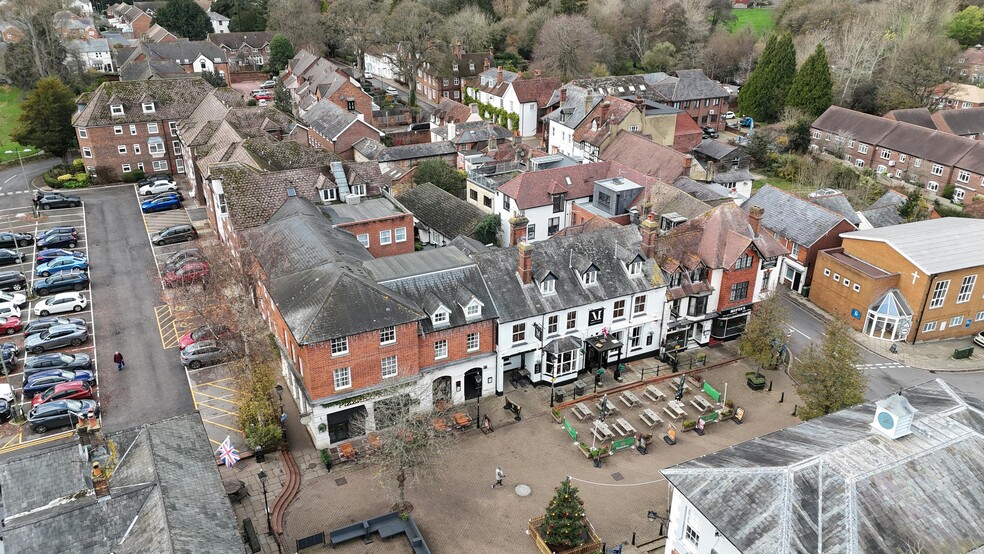 3 Market Sq, Alton for sale - Building Photo - Image 2 of 10