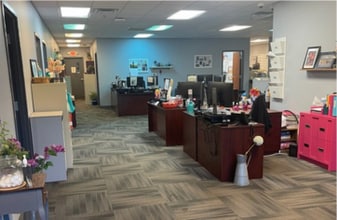 130 Prairie Lake Rd, East Dundee, IL for lease Interior Photo- Image 2 of 3