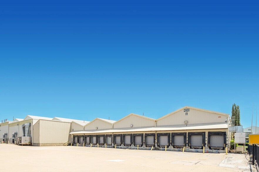 4030-4040 Forest Ln, Garland, TX à louer - Photo du bâtiment - Image 2 de 8