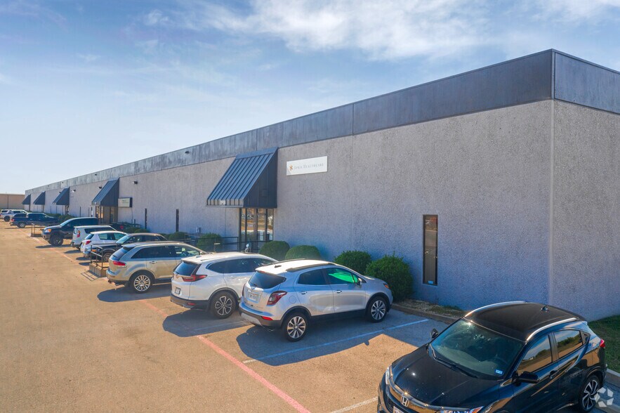 8900-8936 Oak Grove Rd, Fort Worth, TX for lease - Building Photo - Image 2 of 3