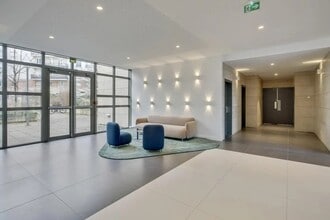 8 Rue Eugène Et Armand Peugeot, Rueil-Malmaison for lease Interior Photo- Image 1 of 7