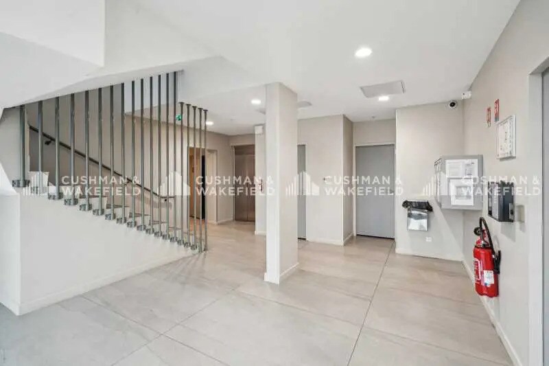 5-7 Chemin Du Tronchon, Dardilly for lease - Lobby - Image 2 of 2