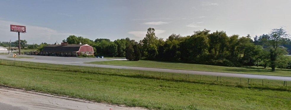 196 McMurray Rd, Flat Rock, NC à vendre - Photo du bâtiment - Image 2 de 8