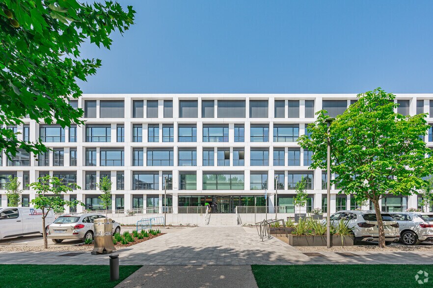 Camino Cerro de los Gamos, 1, Pozuelo de Alarcón, Madrid à louer - Photo du bâtiment - Image 2 de 4