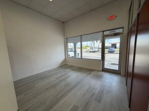 1900-2261 NW 29th St, Oakland Park, FL for lease Interior Photo- Image 2 of 9