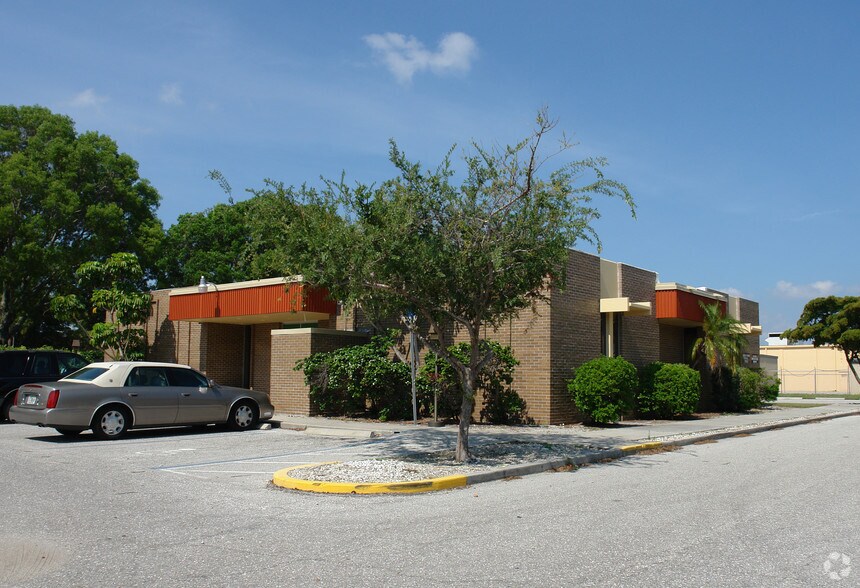 3900 Broadway, Fort Myers, FL à vendre - Photo du bâtiment - Image 2 de 15