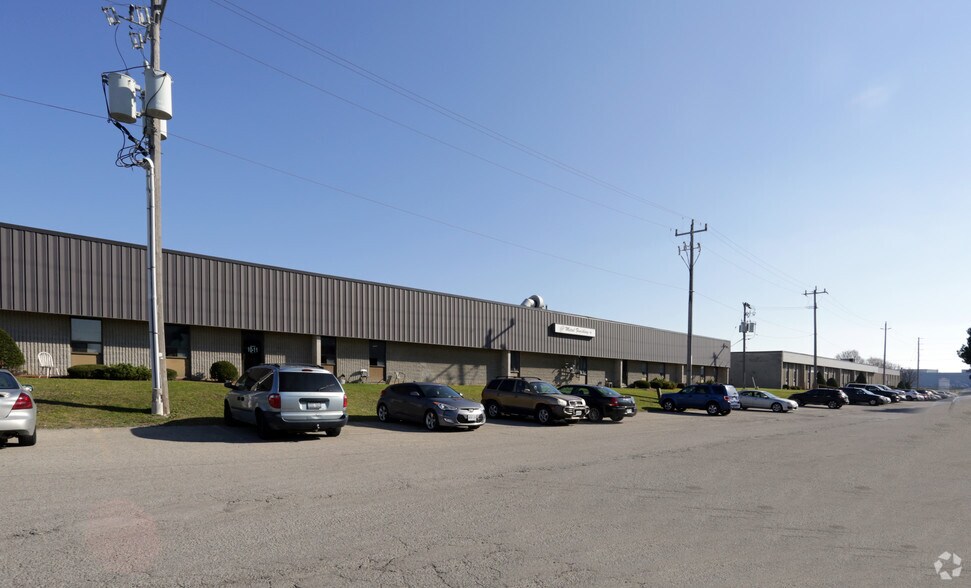 180 Sheldon Dr, Cambridge, ON à louer - Photo du bâtiment - Image 3 de 3