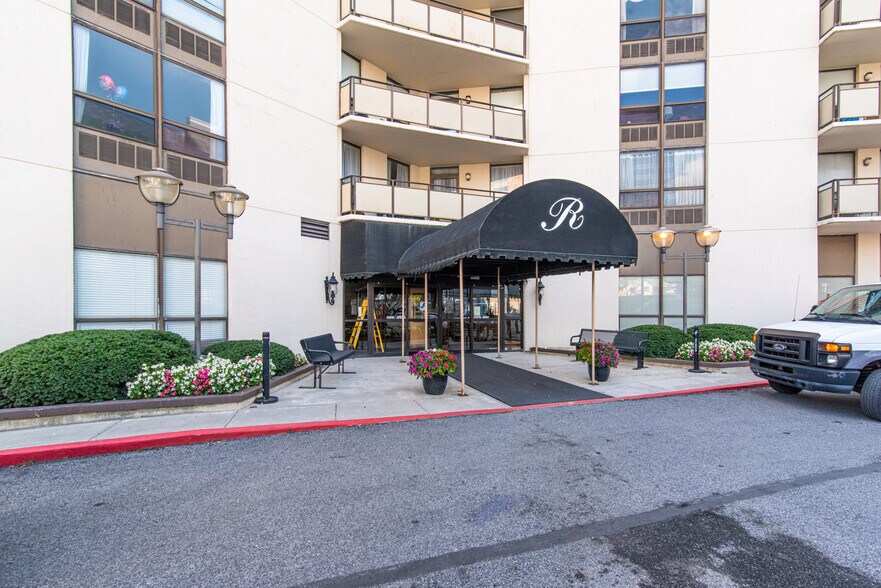 205 E Joppa Rd, Towson, MD à vendre - Photo du bâtiment - Image 2 de 42