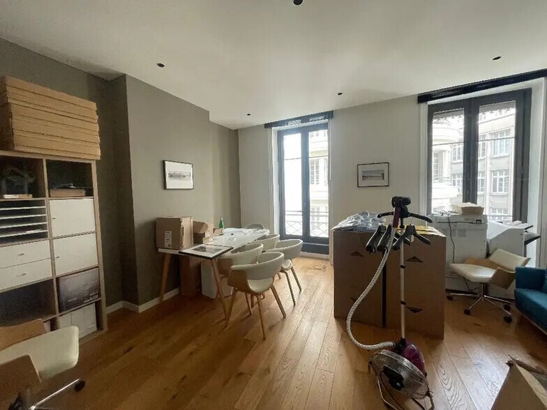 8 Place Des Jacobins, Lyon for lease - Interior Photo - Image 3 of 4