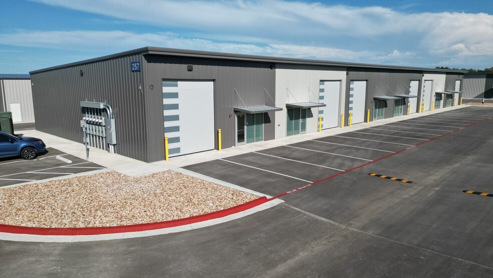 295 County Road 214, Liberty Hill, TX for lease - Building Photo - Image 1 of 3