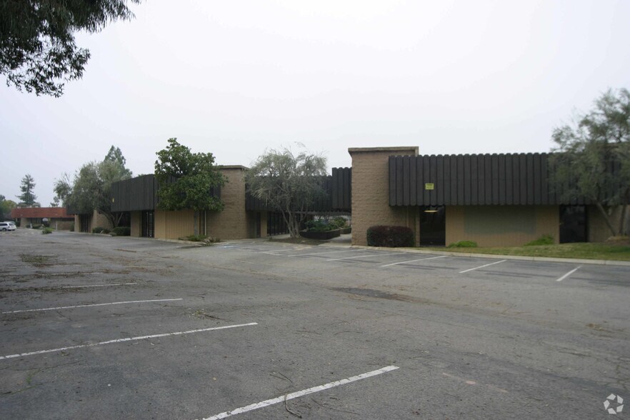 4545 N West Ave, Fresno, CA à louer - Photo du bâtiment - Image 3 de 17