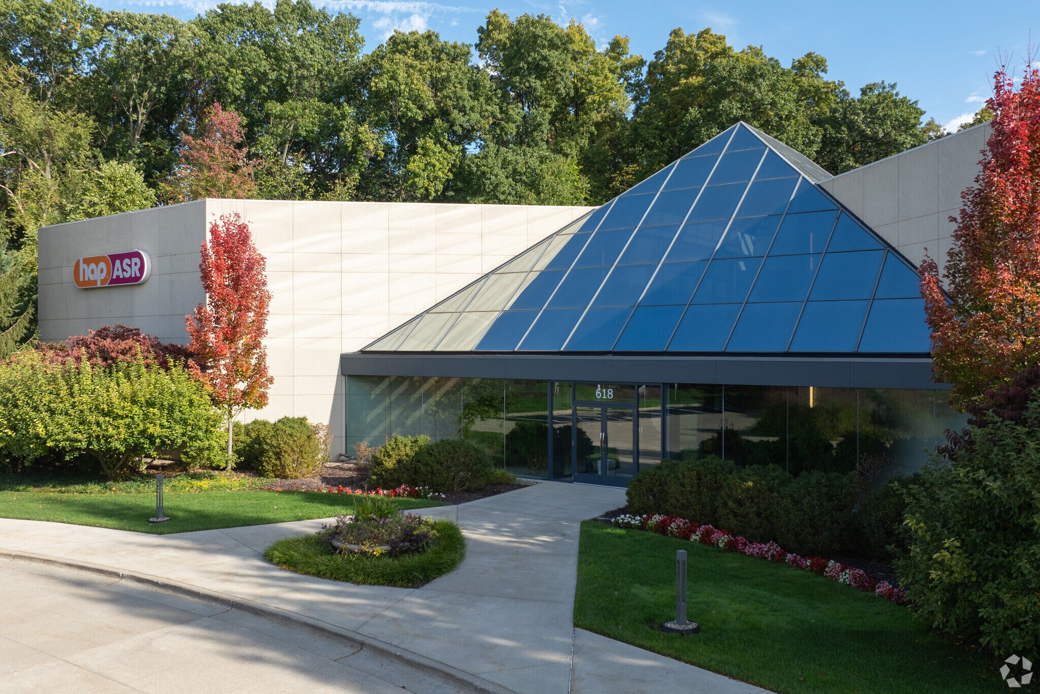 618 Kenmoor Ave SE, Grand Rapids, MI for lease Primary Photo- Image 1 of 5