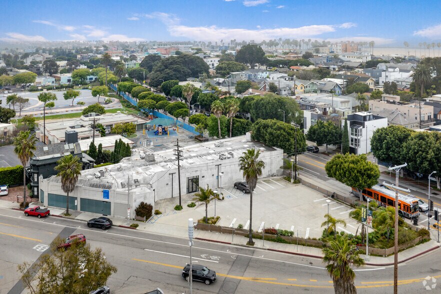 910 Abbot Kinney Blvd, Venice, CA à vendre - Photo du bâtiment - Image 3 de 8