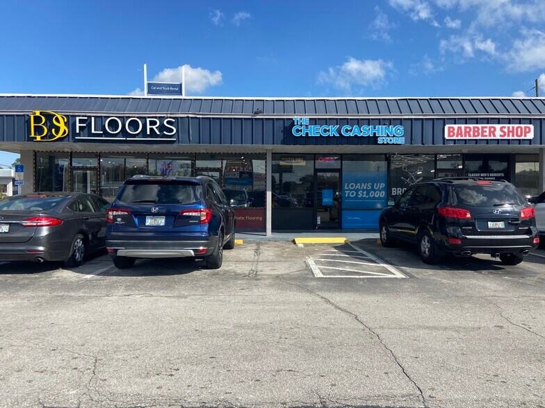 10214-10230 Atlantic Blvd, Jacksonville, FL à louer - Photo du bâtiment - Image 3 de 8