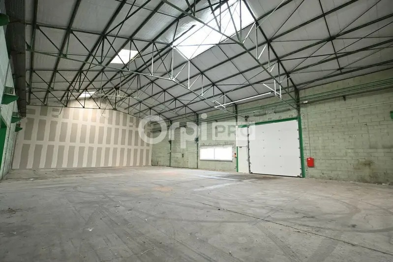 Flex in Reyrieux for lease Interior Photo- Image 1 of 9