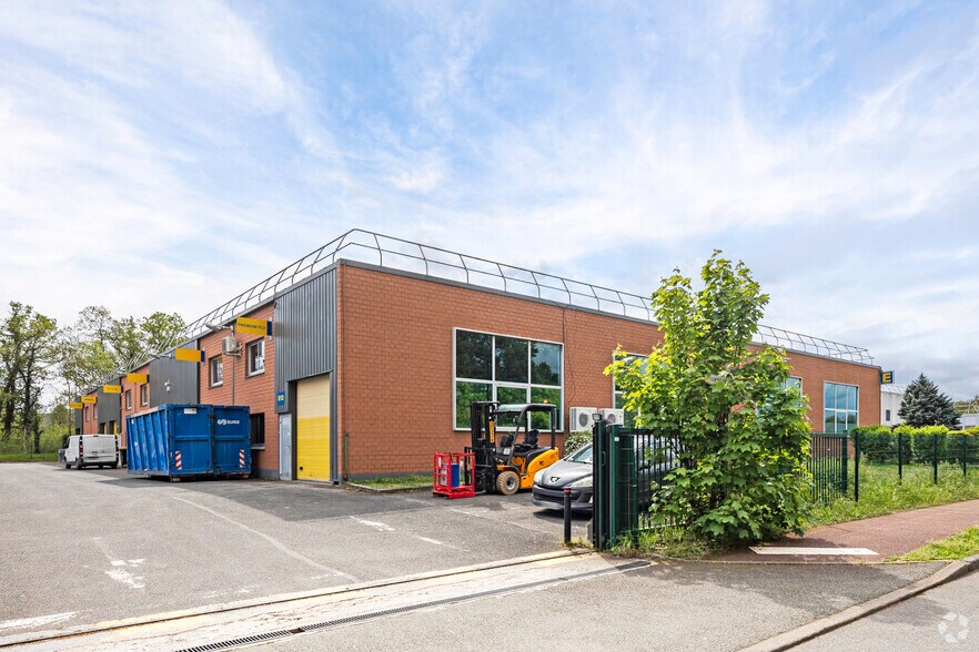 Industriel dans Saint-Ouen-l'Aumône à louer - Photo principale - Image 1 de 2