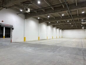 2555 Ave Dollard, Montréal, QC à louer Photo intérieure- Image 2 de 9