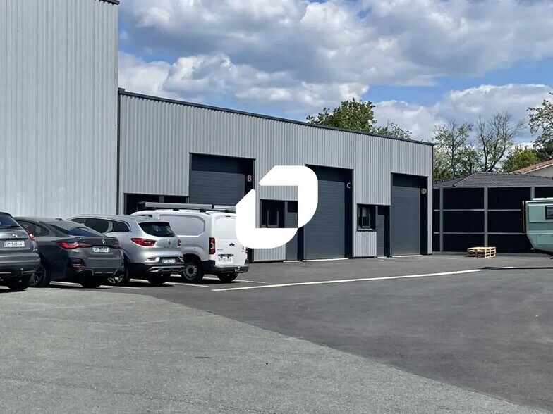 Flex dans Saint-Aubin-de-Médoc à louer - Photo du bâtiment - Image 1 de 19