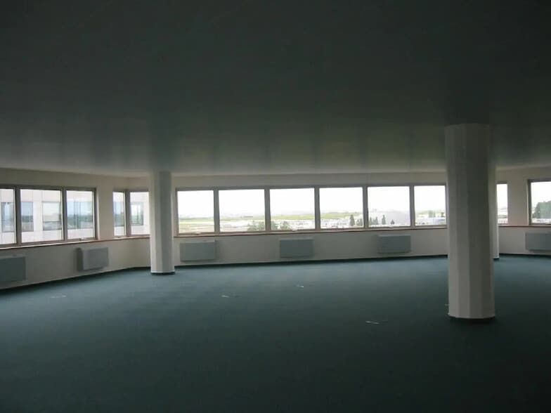 3 Place De Berlin, Tremblay-en-France for lease - Interior Photo - Image 3 of 10