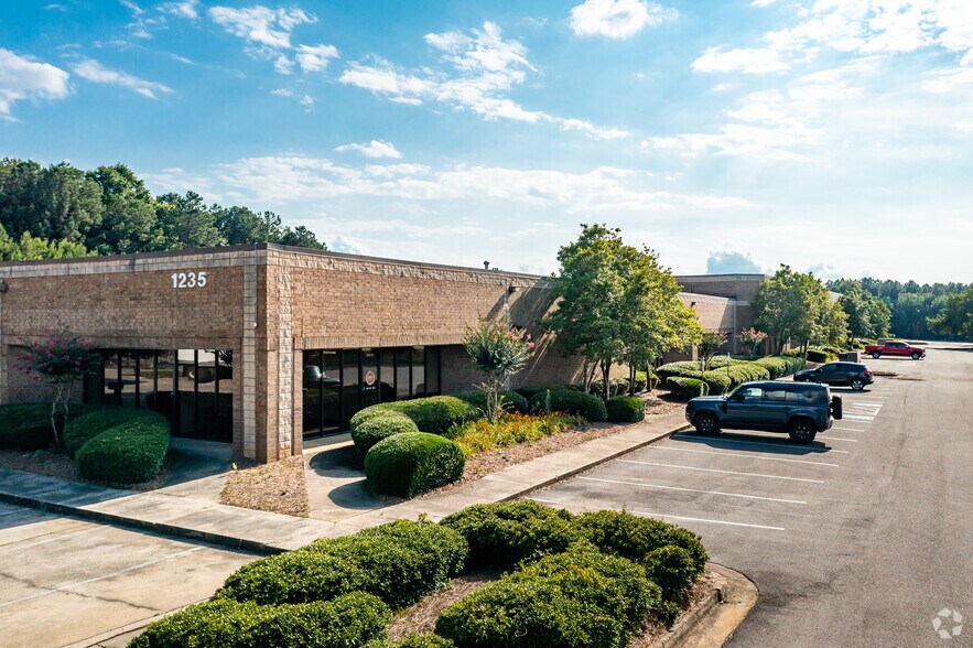 1235 Commerce Rd, Morrow, GA for lease - Primary Photo - Image 2 of 6