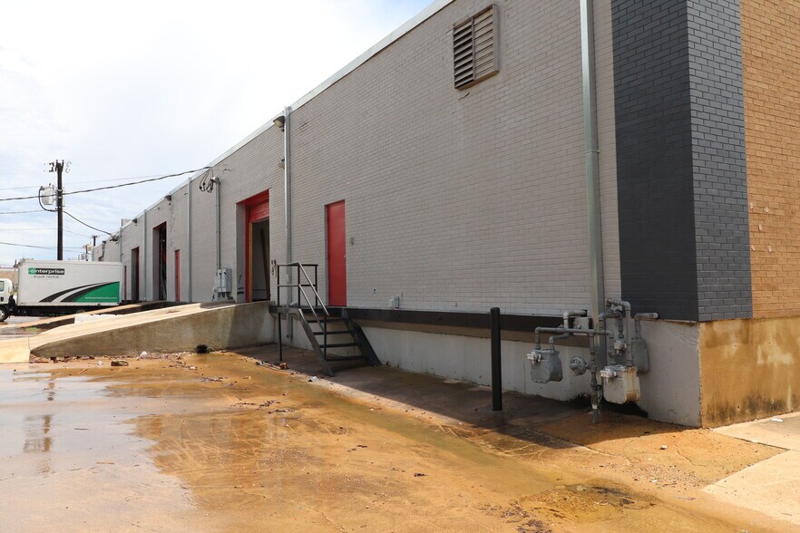 1511-1523 Prudential Dr, Dallas, TX à louer - Photo du bâtiment - Image 3 de 3