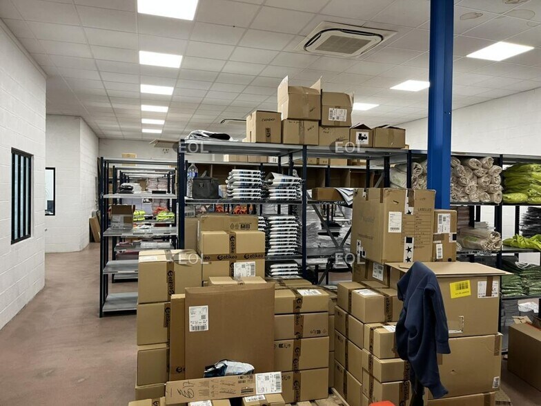 Flex in Asnières-sur-Oise for lease - Building Photo - Image 3 of 8