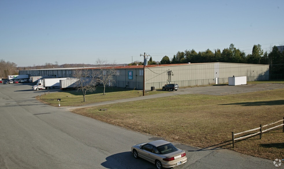 2550 Empire Dr, Winston-Salem, NC for lease - Building Photo - Image 2 of 18
